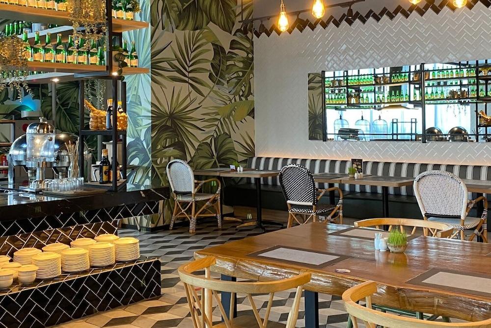 The Zuri Baturaja Hotel Baturaja  ภายนอก รูปภาพ